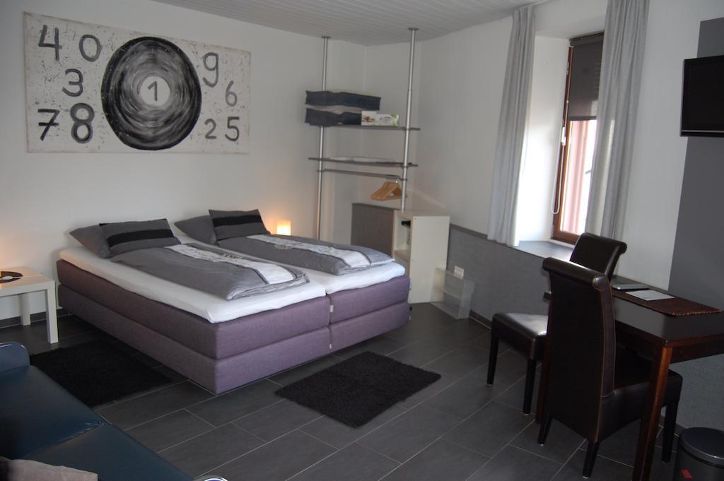 Hotel Brasserie Typisch Kell am See Rum bild